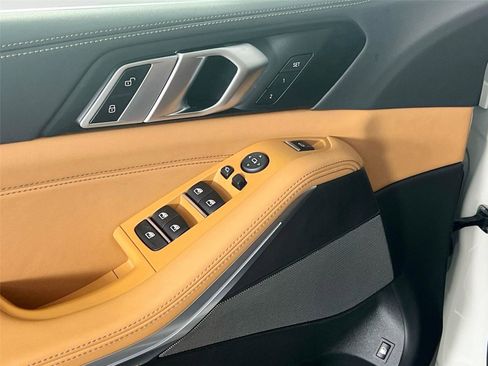 Used 2025 BMW X5 xDrive50e w/ Premium Package image 18