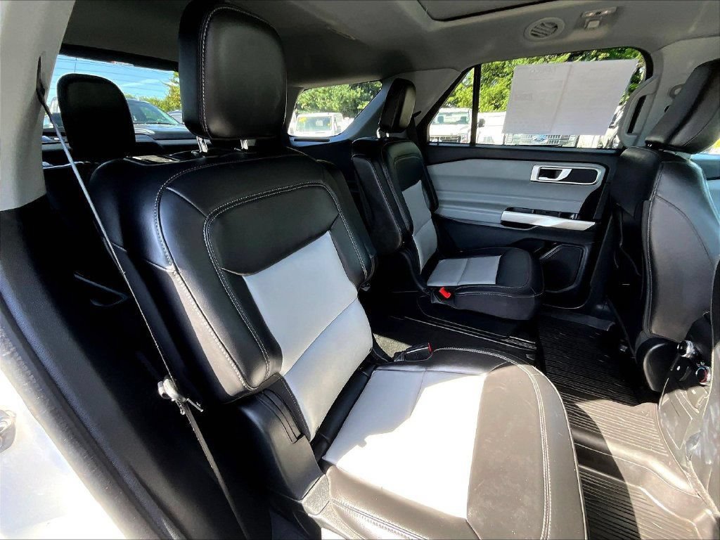 Used 2023 Ford Explorer XLT w/ Equipment Group 202A AWD/4WD image 27