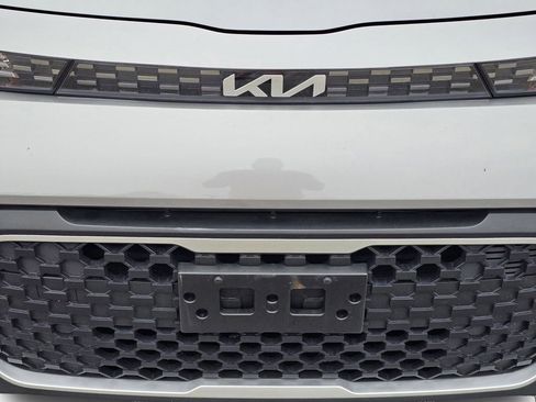 Used 2025 Kia Soul LX image 3