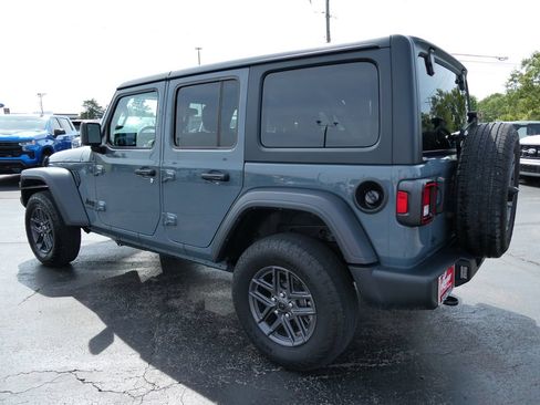 Used 2025 Jeep Wrangler Unlimited Sport AWD/4WD image 7