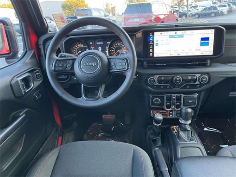 Used 2024 Jeep Wrangler Unlimited Rubicon image 13