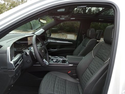 Used 2025 Cadillac Escalade V w/ LPO, ONYX Package image 10