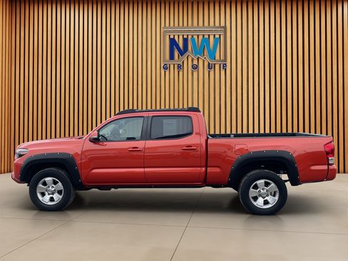 Used 2016 Toyota Tacoma TRD Sport AWD/4WD image 29