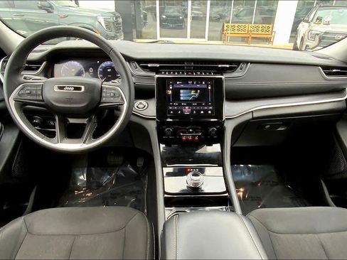 Used 2023 Jeep Grand Cherokee L Laredo image 13