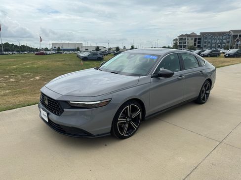 Used 2025 Honda Accord Sport image 4