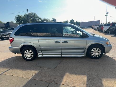 Used 2004 Chrysler Town & Country Touring w/ Leather Interior Group FWD image 5