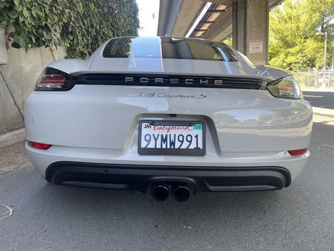 Used 2022 Porsche 718 Cayman S RWD image 9
