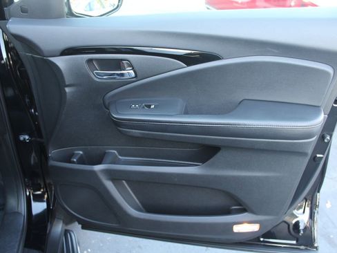 Used 2016 Honda Pilot Elite image 23
