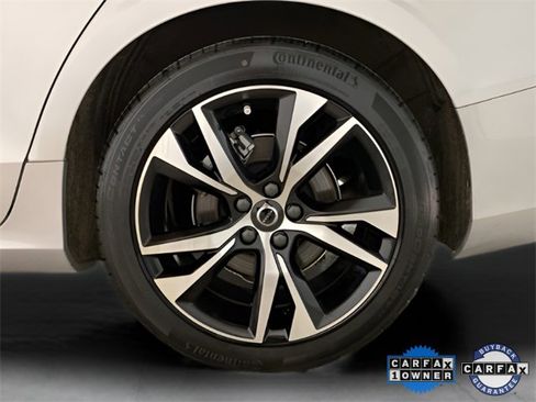 Used 2025 Volvo S60 B5 Core image 29