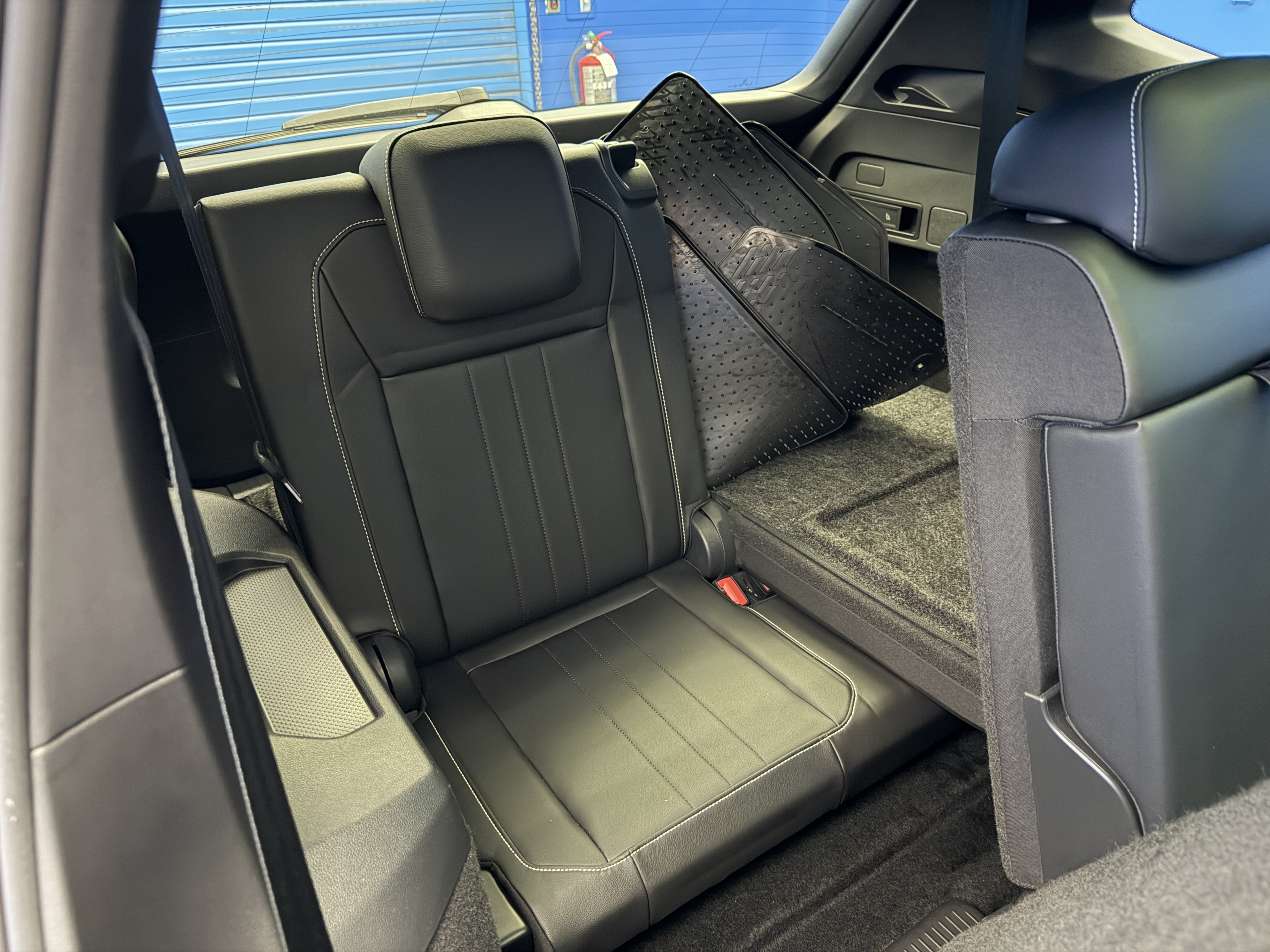 Used 2023 Volkswagen Tiguan SE R-Line FWD image 27
