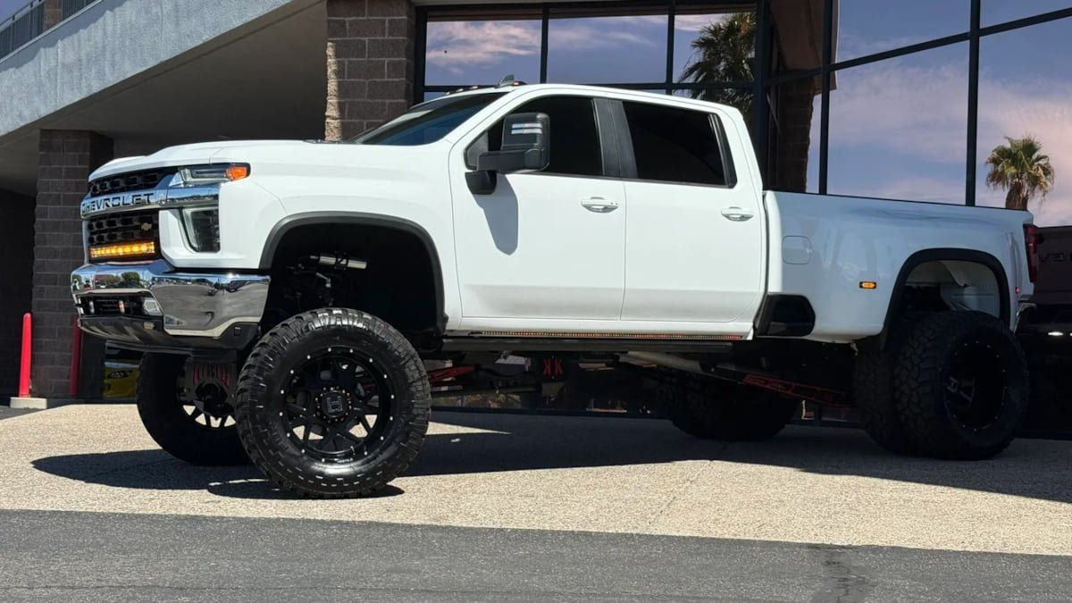 Used 2022 Chevrolet Silverado 3500 LT w/ Convenience Package AWD/4WD image 3
