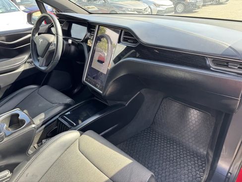 Used 2018 Tesla Model X 75D image 5