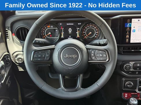 Used 2025 Jeep Wrangler Unlimited Rubicon AWD/4WD image 24
