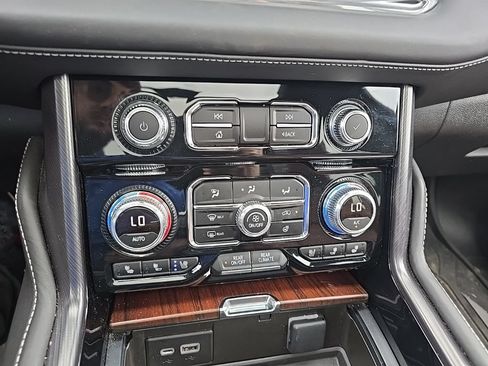 Used 2023 GMC Yukon Denali Ultimate AWD/4WD image 29