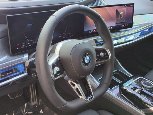 Used 2025 BMW 760i xDrive w/ Luxury Rear Seating Package AWD/4WD image 17