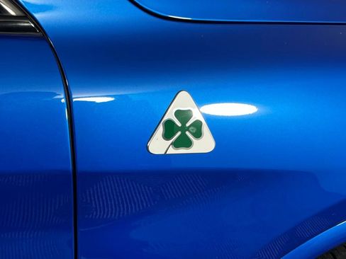 Used 2023 Alfa Romeo Stelvio Quadrifoglio image 13