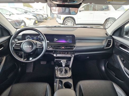 Used 2025 Kia Seltos EX FWD image 18