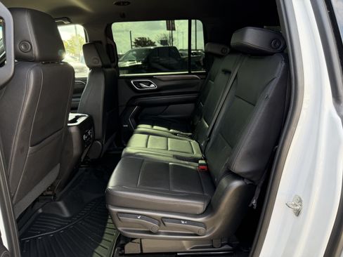 Used 2021 Chevrolet Suburban LT RWD image 13