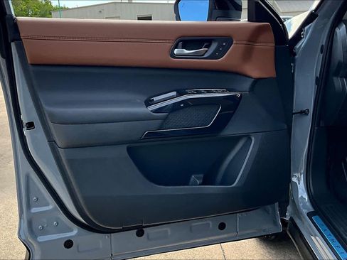 New 2026 Nissan Pathfinder Platinum AWD/4WD image 16