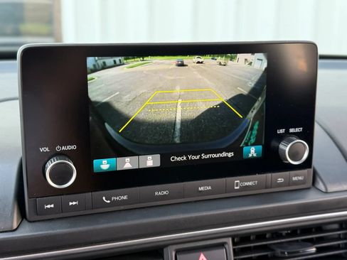 Used 2025 Honda Pilot Sport image 21