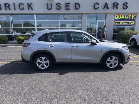 Used 2023 Honda HR-V LX image 9