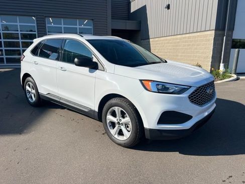 Used 2024 Ford Edge SE AWD/4WD image 3