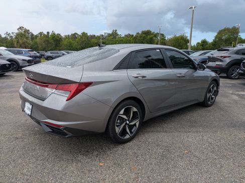 Used 2023 Hyundai Elantra Limited FWD image 5