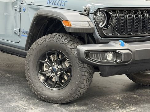 Used 2024 Jeep Wrangler Unlimited image 4