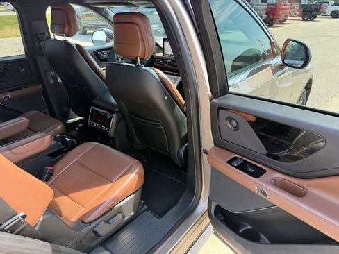 Used 2020 Lincoln Aviator Reserve w/ Equipment Group 201A AWD/4WD image 17