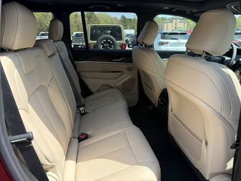 New 2026 Jeep Grand Cherokee Limited AWD/4WD image 17