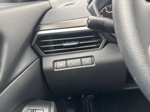 Used 2025 Nissan Altima 2.5 SV FWD image 34