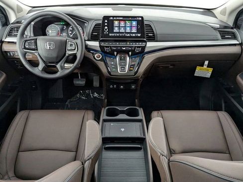 New 2026 Honda Odyssey Touring image 9