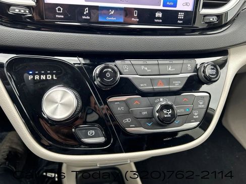 Used 2024 Chrysler Pacifica Touring-L FWD image 22