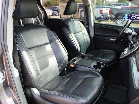 Used 2019 Toyota Sienna SE image 12