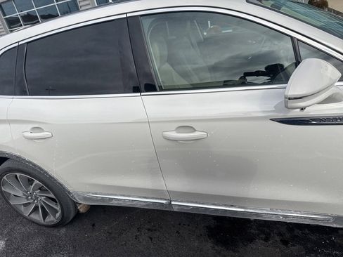 Used 2022 Lincoln Nautilus Reserve w/ Equipment Group 202A image 12