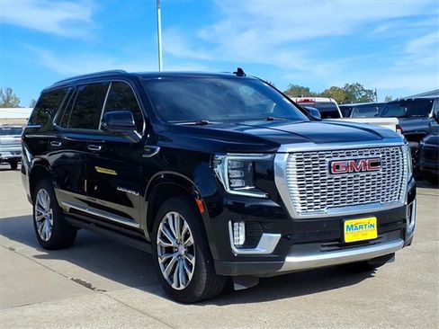 Used 2021 GMC Yukon Denali w/ Denali Premium Package image 3