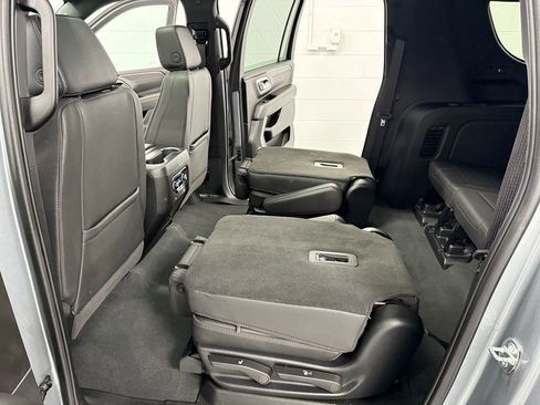 Used 2024 Chevrolet Suburban RST w/ Luxury Package image 18