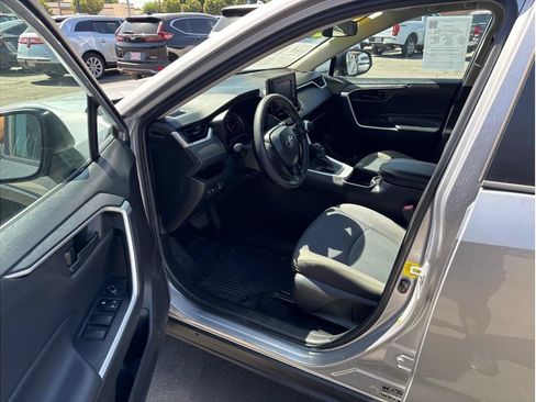 Used 2022 Toyota RAV4 LE FWD image 9
