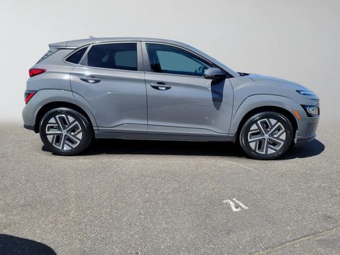 Used 2023 Hyundai Kona Limited FWD image 2