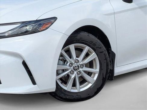 Used 2025 Toyota Camry LE w/ Convenience Package image 21