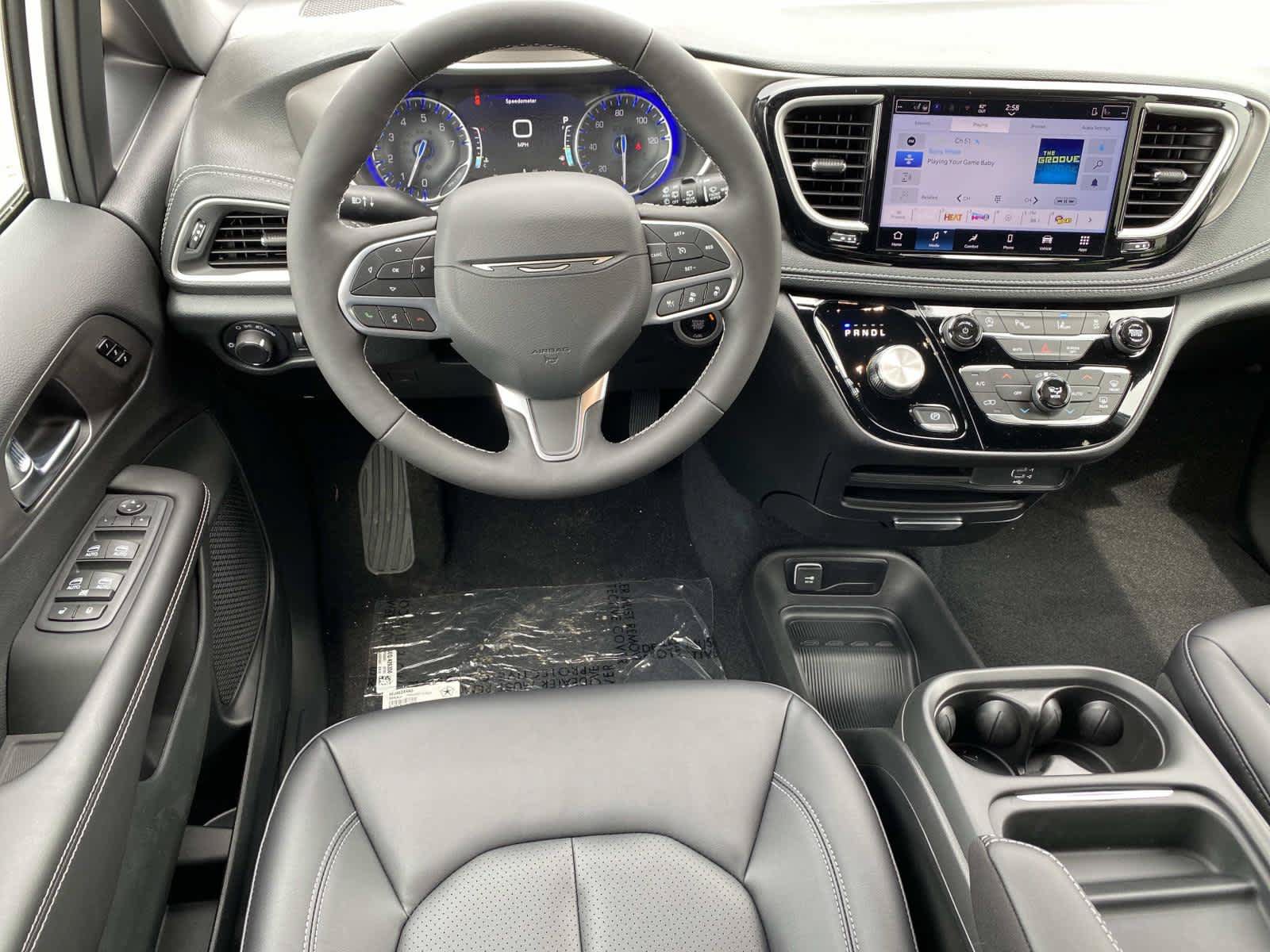 New 2027 Chrysler Pacifica Select AWD/4WD image 9
