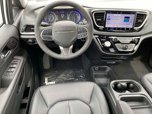 New 2027 Chrysler Pacifica Select AWD/4WD image 9