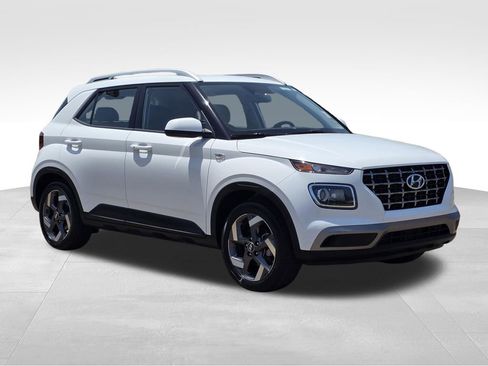 Used 2025 Hyundai Venue SEL FWD image 5