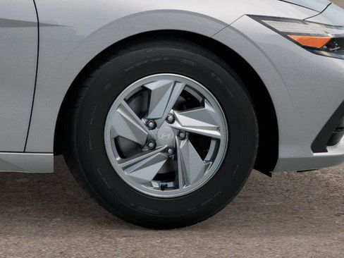 New 2025 Hyundai Elantra SE image 8