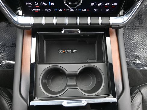 Used 2025 GMC Yukon Denali RWD image 23