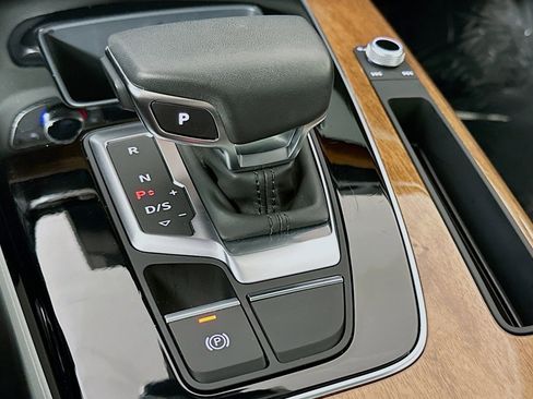 Used 2023 Audi Q5 2.0T Premium w/ Convenience Package AWD/4WD image 7