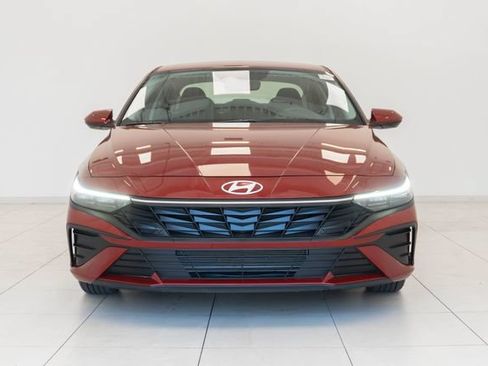Used 2024 Hyundai Elantra SE FWD image 5