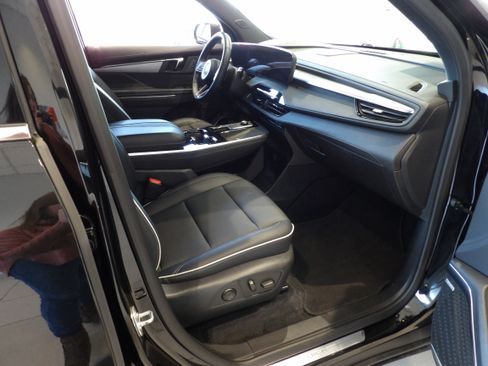 Used 2025 Buick Enclave Preferred AWD/4WD image 27