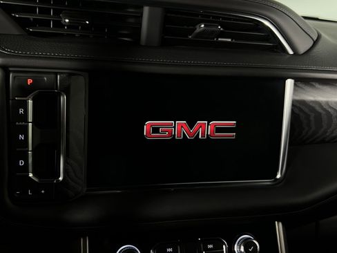 Used 2024 GMC Yukon XL Denali image 21