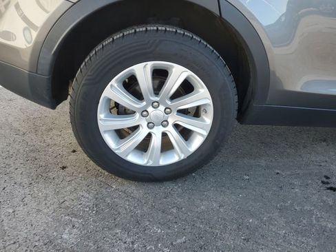 Used 2017 Land Rover Discovery Sport SE image 11